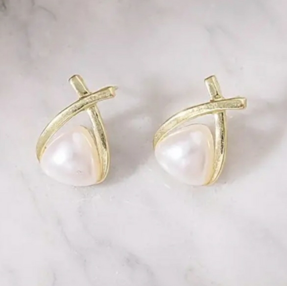 NEW Gold and Faux Pearl Triangular Shaped Stud Earrings - Picture 1 of 3